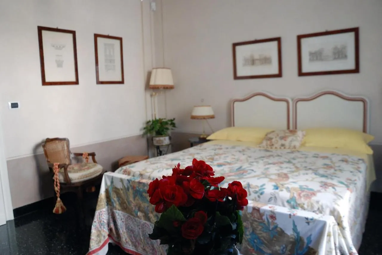 Bed&Breakfast Flowers Genua 0*,  Italien
