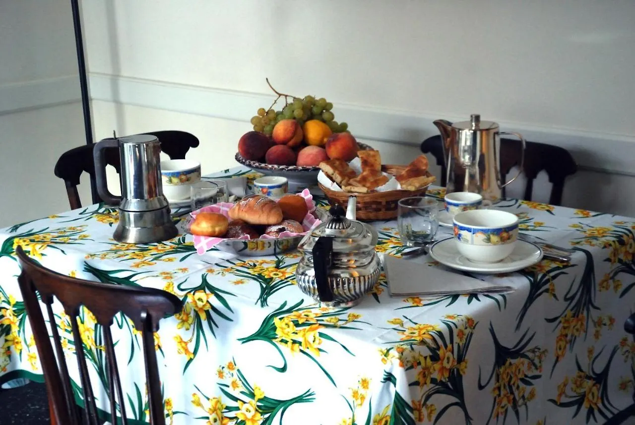 ג'נובה Bed And Breakfast Flowers לינה וארוחת בוקר