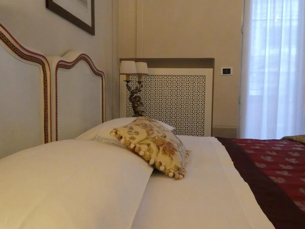 ג'נובה Bed And Breakfast Flowers